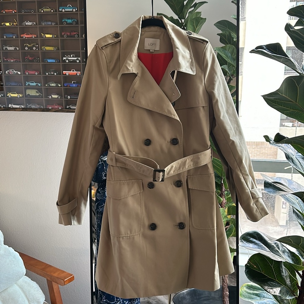 Ann Taylor Loft Belted Trench Coat. Size 6.